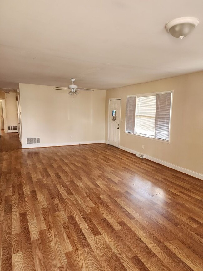 Building Photo - 15 Fleetwood Dr