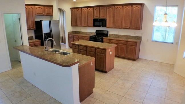 Foto del edificio - Cory Lake Isles 4 Bedroom