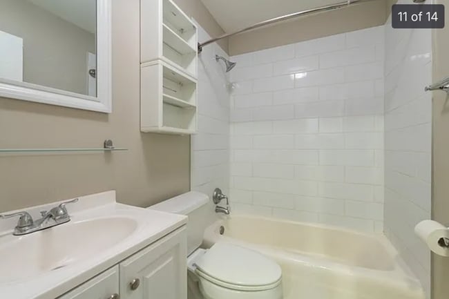 Building Photo - Beautiful Studio Home in Lakeview!!!