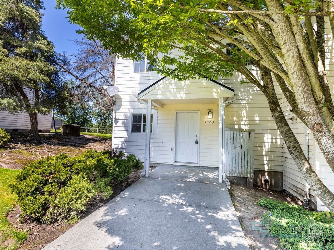 Primary Photo - 1483-1493 Salishan St SE
