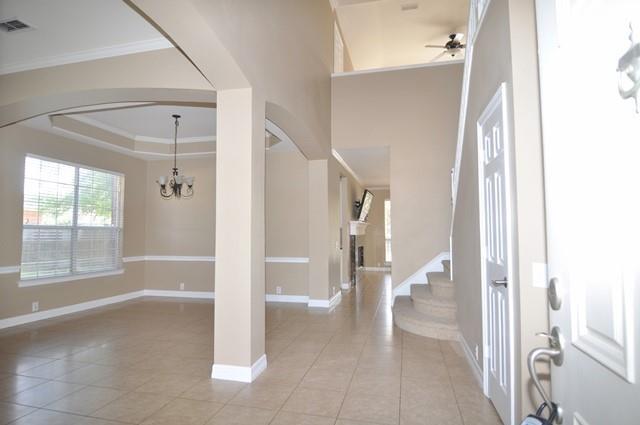 Building Photo - 213 Canyon Lake Dr