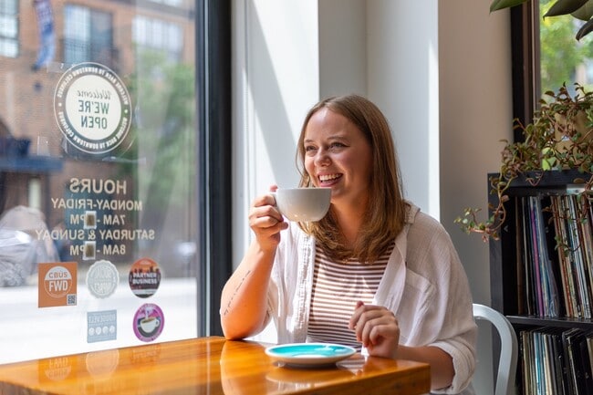 DAP-Styled-2024-07-18-400-web - Market Mohawk Apartments