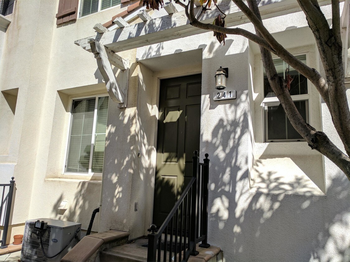 Primary Photo - 241 Parc Pl Dr