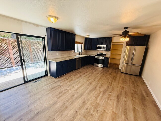 Foto del edificio - Pet Friendly 4 bed 2 bath house for rent at 1222. Jobs Peak