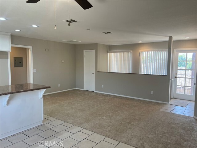 Foto del edificio - 8441 Oleander Ave