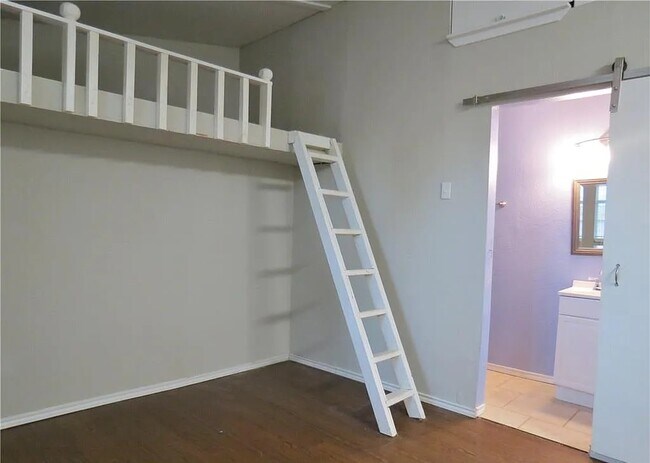 Foto del edificio - 333 E Torrey St