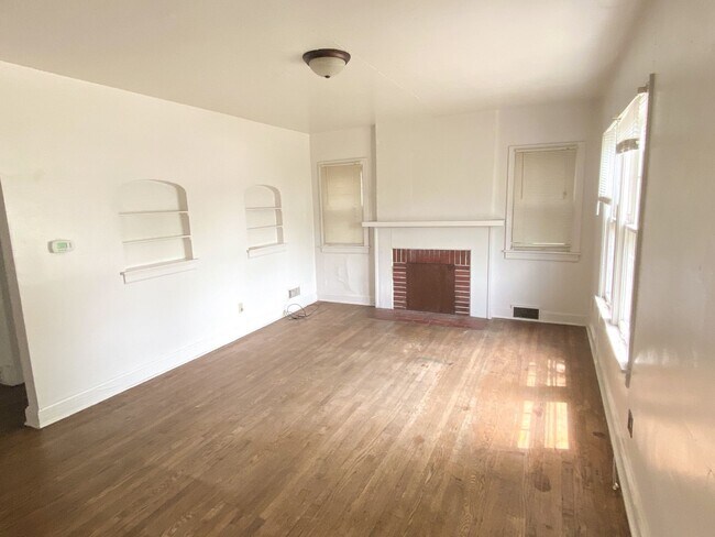 Foto del edificio - 3 bed 1 bath unit close to campus