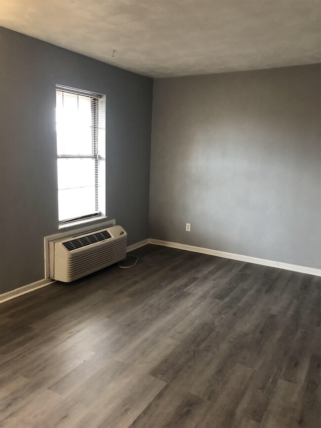 Foto del edificio - 5140 Russet Dr