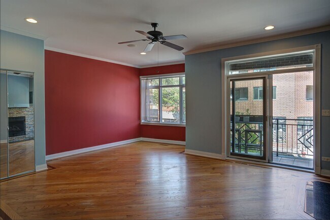 Foto del edificio - 2932 N Milwaukee Ave