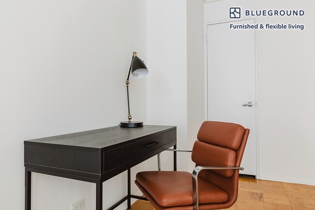 Foto del edificio - 230 W 55th St