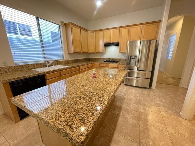 Building Photo - First Show: The first open showing is on 2/5 at 4PM. Please be prompt. We will be processing any ...