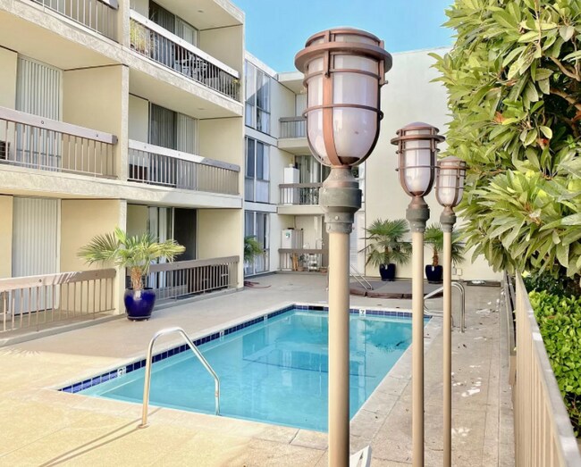 Foto del edificio - 1054 S Bedford St