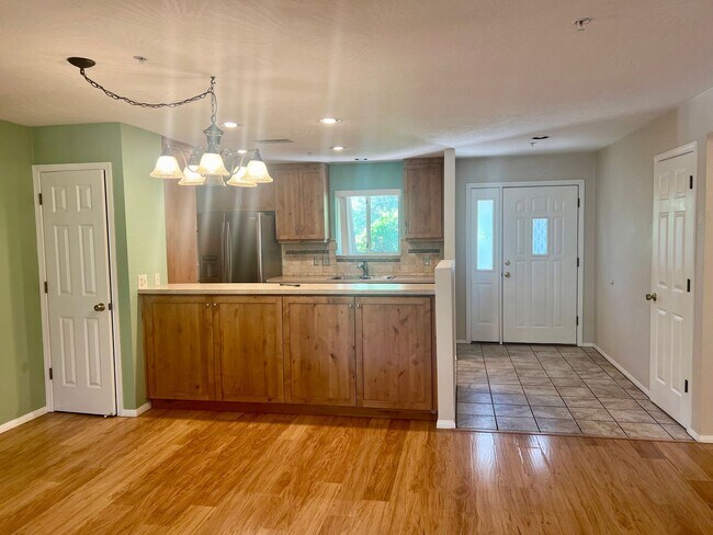 Building Photo - Unfurnished, 1-Year Long-Term Rental (Lowe...