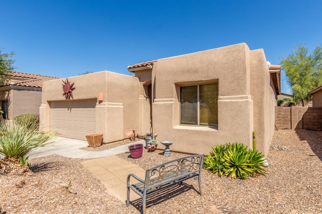 Building Photo - 8434 N Sunny Rock Ridge Dr