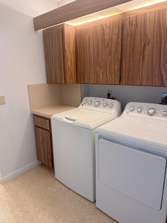 Foto del edificio - 3511 Village Blvd