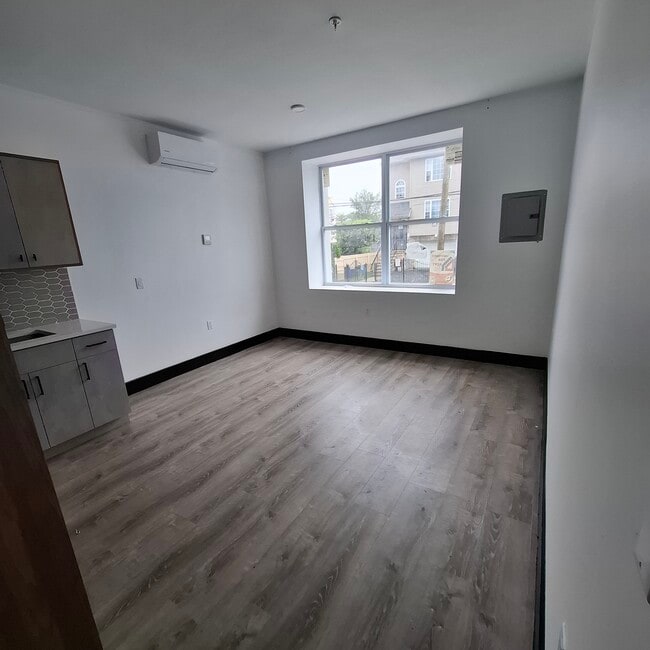 11 Thomas St 1C - 12 Thomas St