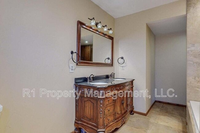 Foto del edificio - 501 Calle del la Angel