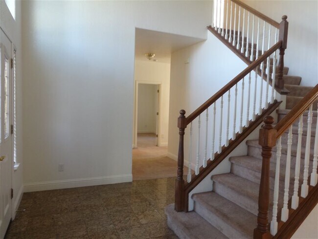Building Photo - 1826 McCune Ave