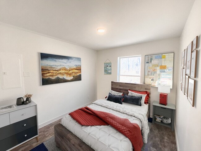Building Photo - AVAILABLE JULY - Modern Farmhouse Style 2 Bed 1 Bath Home