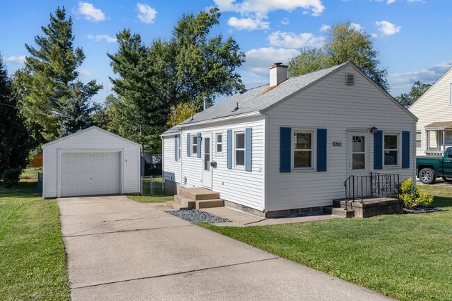 Building Photo - Well Cared for Single Family Home in Conve...