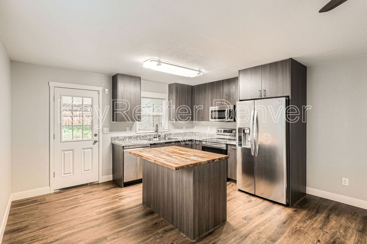 Primary Photo - 2103 W Harvard Ave