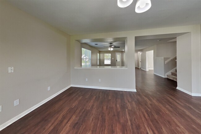 Foto del edificio - 6439 Lily Hollow Ct
