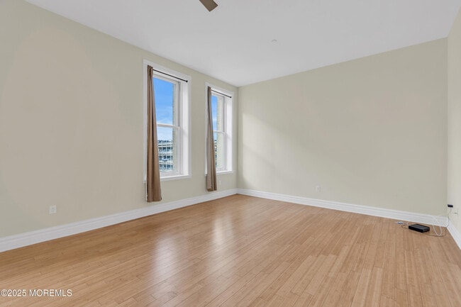 Foto del edificio - 300 Emory St