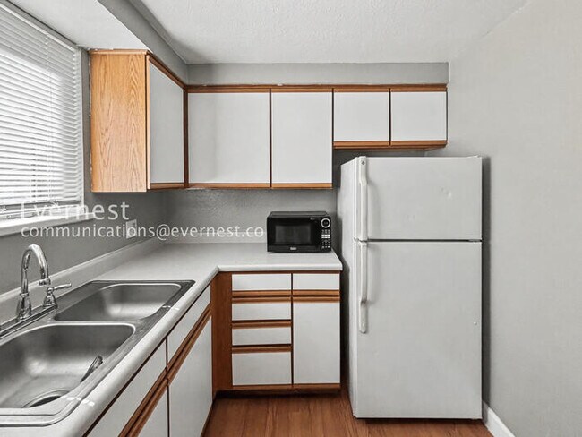 Foto del edificio - 2295 E Asbury Ave