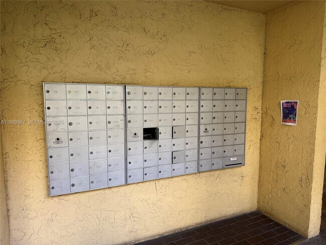 Foto del edificio - 6575 W Oakland Park Blvd