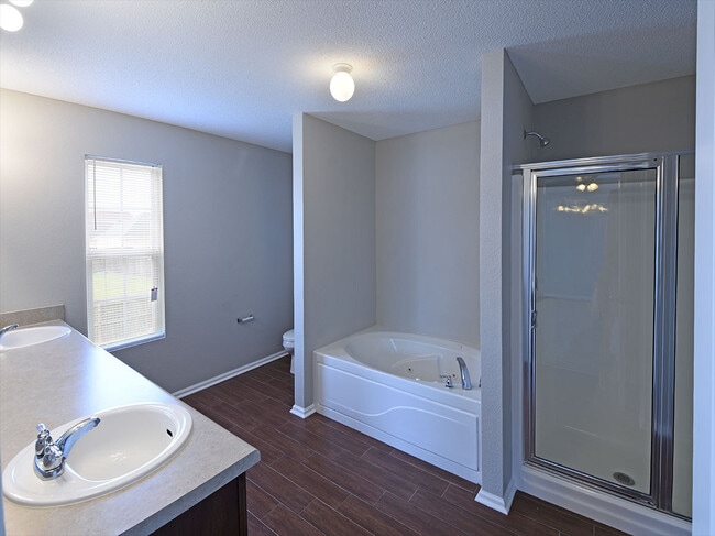 Photo - 3 bedroom 2.5 bath over 2,200 sq feet near Hacks Cross and Shelby Dr House