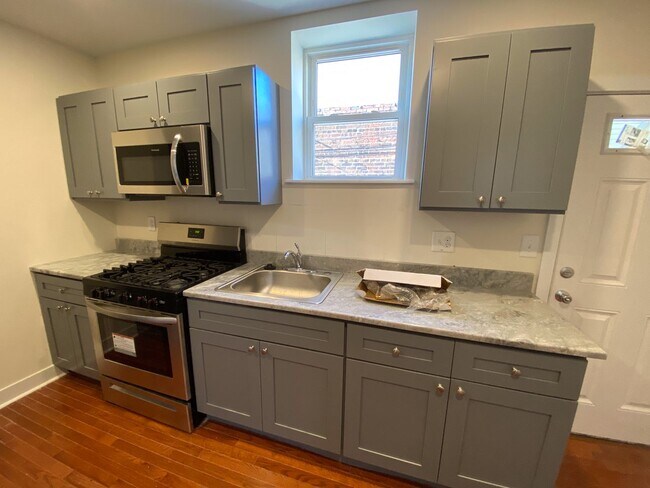 Foto del edificio - 1215 Tasker St