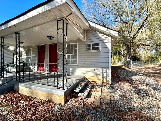 Foto del edificio - 532 E Iredell Ave