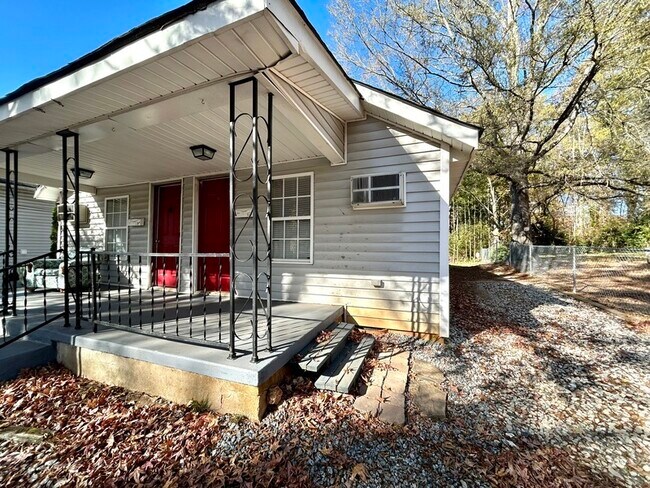 Foto del edificio - 532 E Iredell Ave