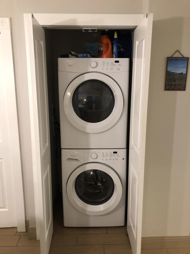 Building Photo - 52 Kent St