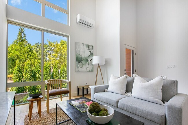 Building Photo - 2Bd/2.25Ba Seattle Townhome