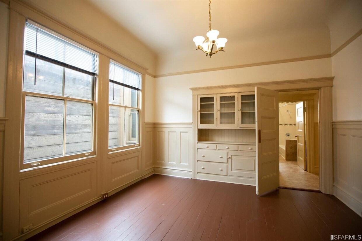 Primary Photo - 549 Green St