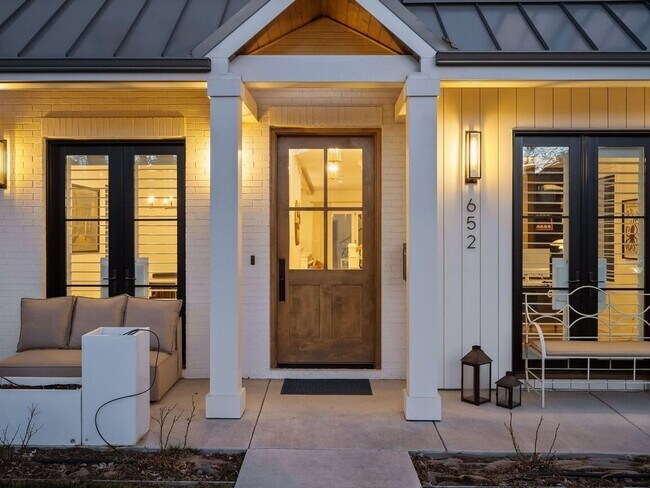 Building Photo - 5 Bedroom Single Family Home in Denver