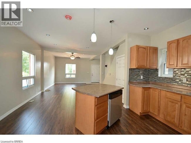 Building Photo - 40 Spring St