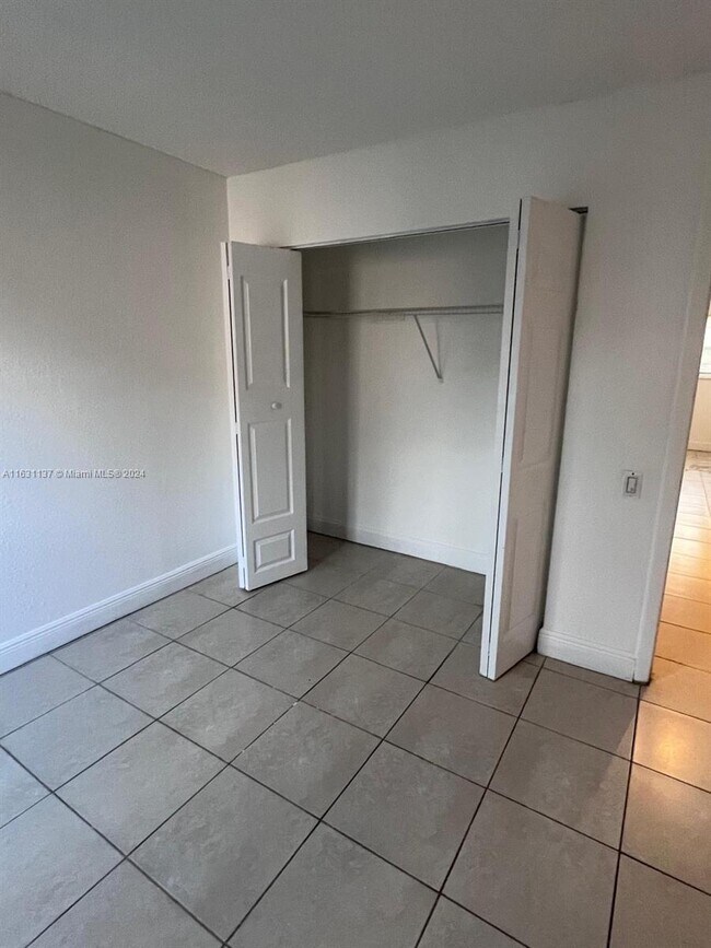 Foto del edificio - 4527 Treehouse Ln