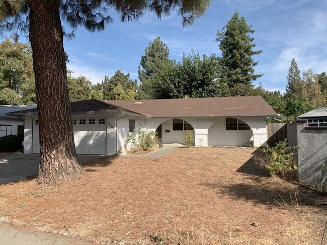 Building Photo - 2823 Cascade Pl