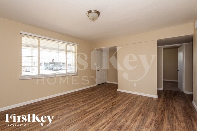 Building Photo - 2919 W Seldon Ln