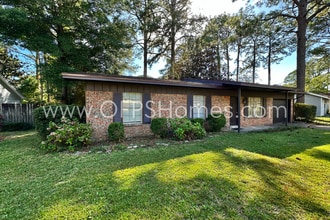 Building Photo - 802 Meadow Ln