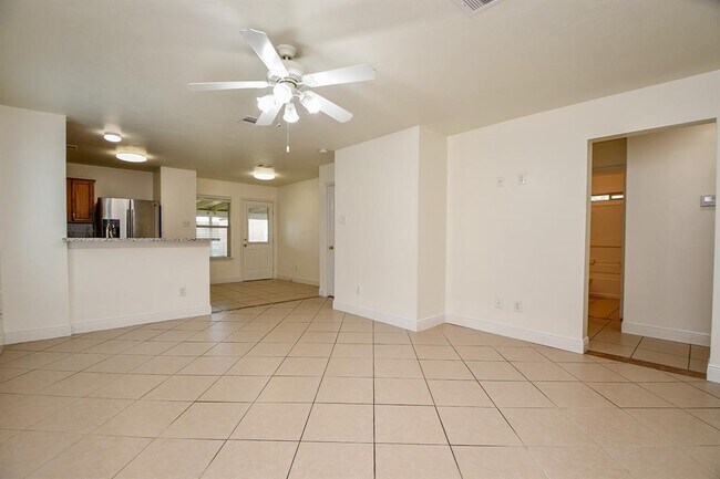 Building Photo - 8907 Doak Ln