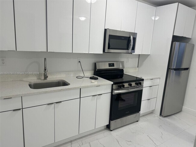 Foto del edificio - 3327 NW 102nd St