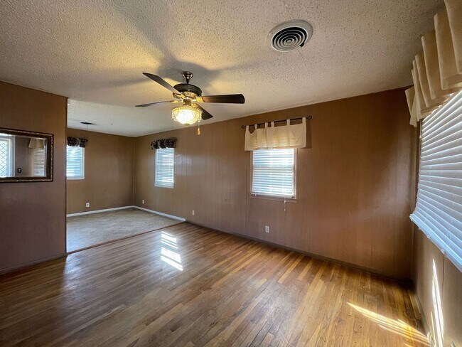 Building Photo - Move-In Ready 3-Bedroom Lamesa Home – Comfortable Classic Charm!