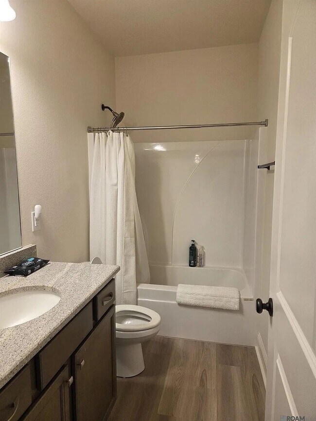 Foto del edificio - 4 Bedroom House Available July 2026|Near LSU | Geaux Tigers