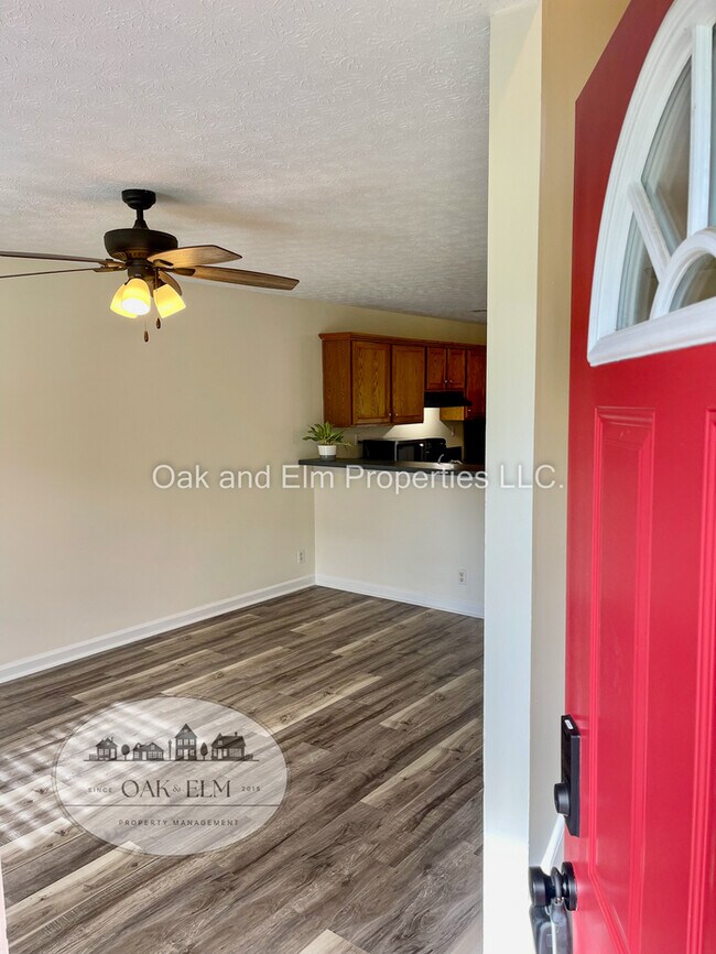 Foto del edificio - Updated 3 Bedroom Home with 2 Full Baths, ...