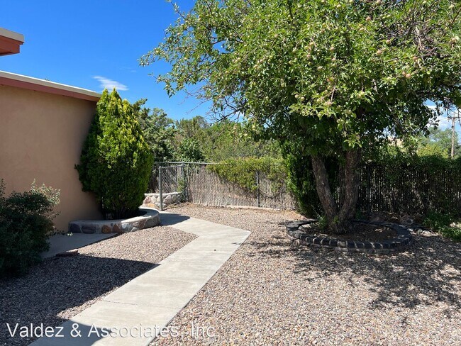 Building Photo - 4 br, 2 bath House - 1042 Camino San Acacio
