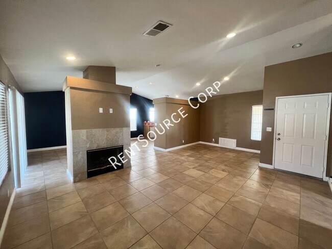 Building Photo - 4 Bedroom Single Story Home for Rent in Ro...
