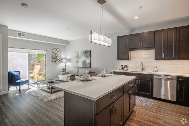 1 habitación, 1 baño - 809 pies cuadrados - Cocina - Uptown La Grange